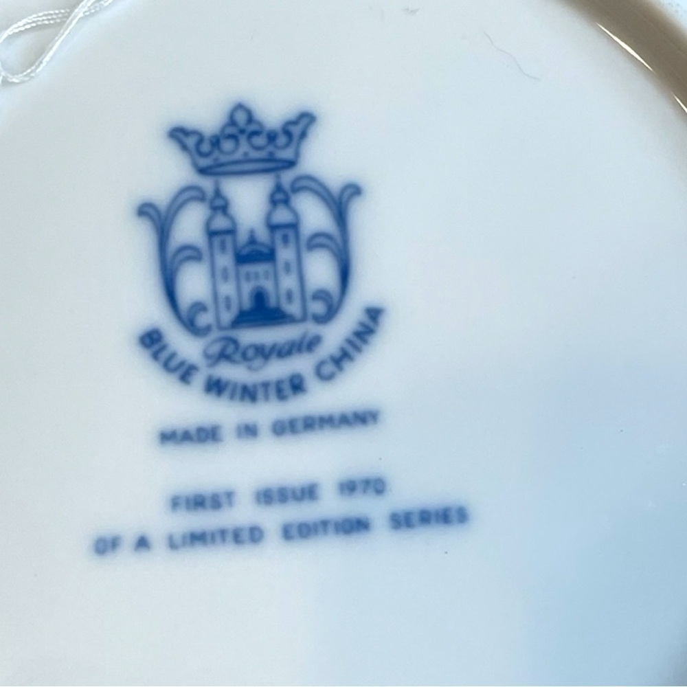 Two blue Mothers Day plates from the 1970’s, both feature swan and signets, EUC - Picture 4 of 6